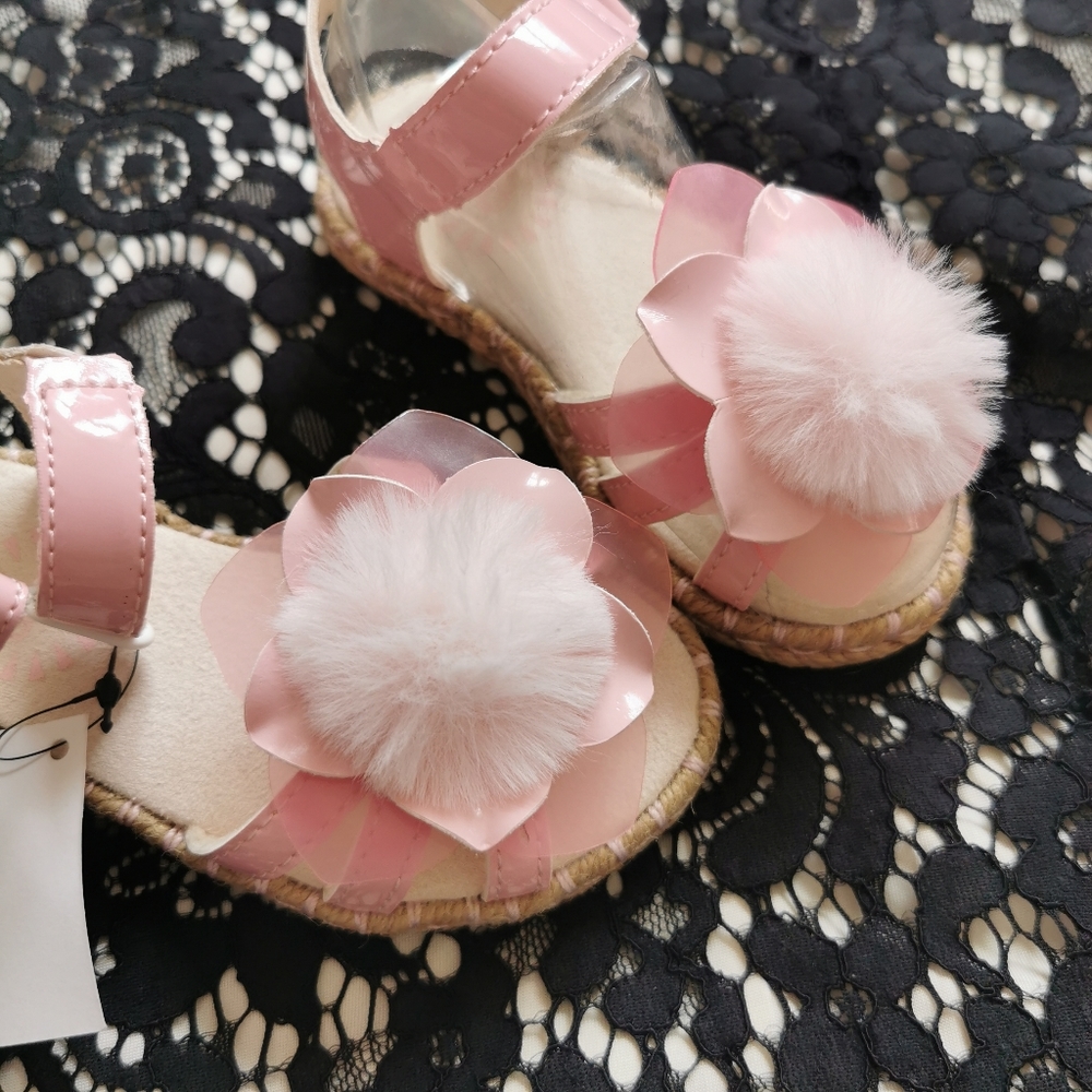 2/ 60 UGG Toddler Soothing Flower Sandals - Picture 5 of 11